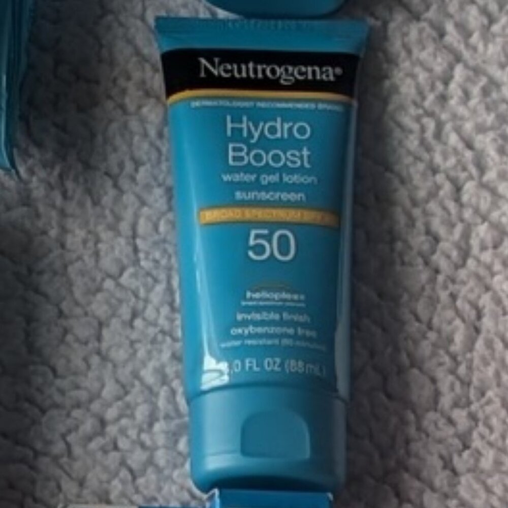 Neutrogena Hydro Boost Gel Moisturizing Sunscreen Lotion SPF 50